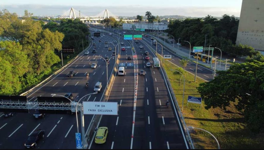Prefeitura inicia implementação de motofaixas nos dois sentidos da Linha Vermelha, no trecho entre o Caju e Via Dutra; obras devem ser concluídas em 60 dias