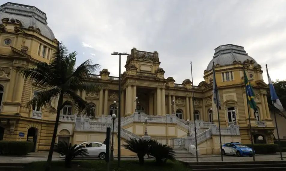 Sem cortes em massa à vista: Couto e Casa Civil mantém cenário positivo no Guanabara, com reforços na Secretaria de Agricultura, Educação, CGE e Jucerja 