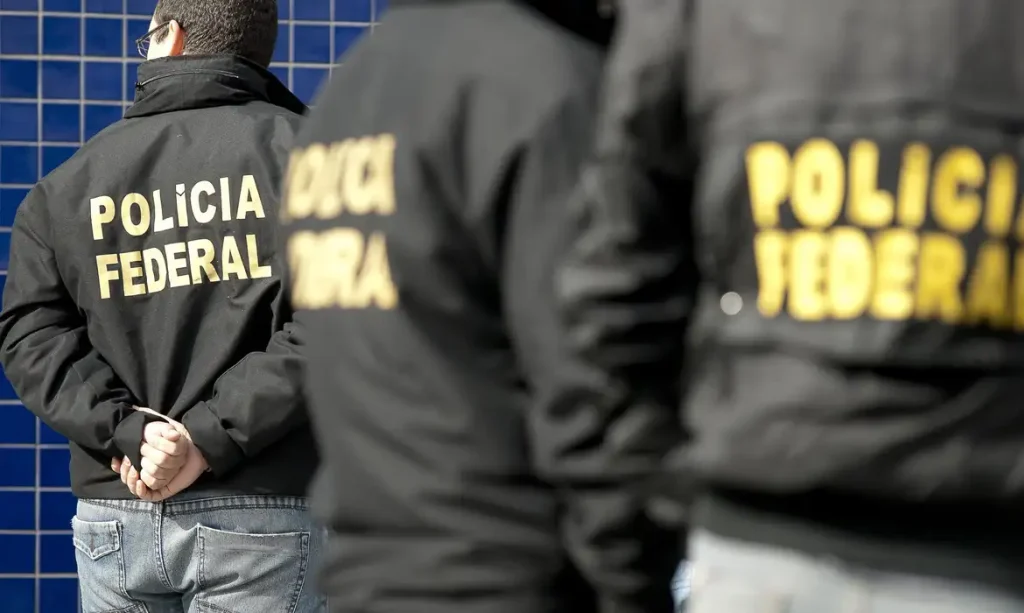 PF investiga fraudes e desvio de R$ 62 milhões em contratos de transporte escolar da Prefeitura de Duque de Caxias