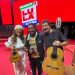 Roosevelt Pixulé (ao centro), intérprete da Paraíso do Tuiuti, posa ao lado de Ya Yá do Cavaco e do violonista Pratinha antes de cantar o Hino Nacional na abertura do evento que reúne artistas em apoio ao presidente Lula (PT), na Fundição Progresso, na Lapa.