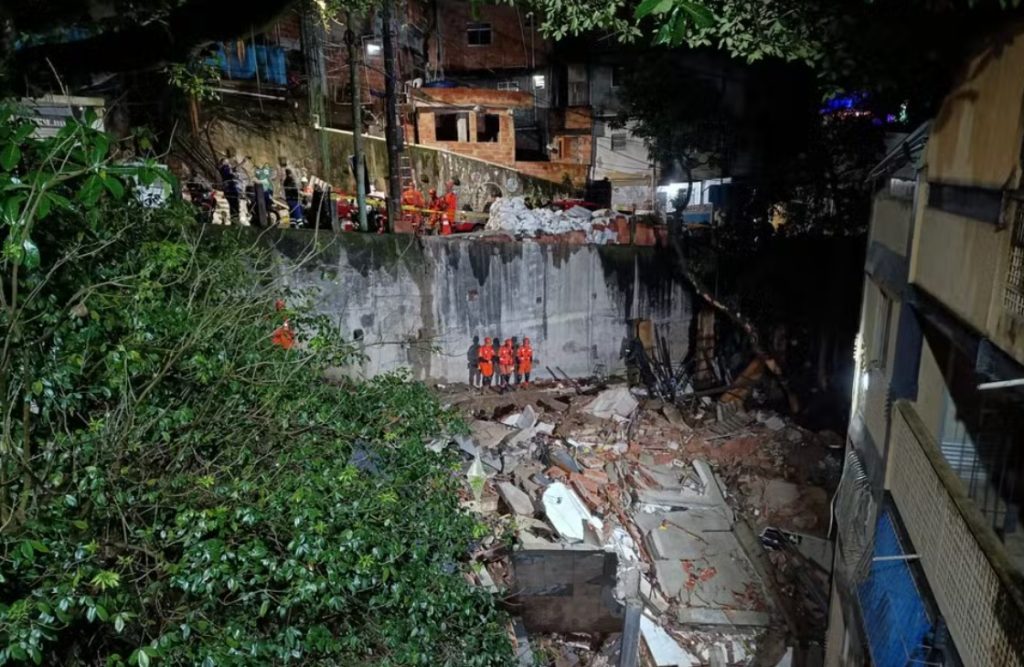 Prédio desaba no Morro do Cantagalo, na Zona Sul do Rio; sete imóveis próximos aos escombros são interditados preventivamente