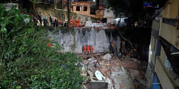 Prédio desaba no Morro do Cantagalo, na Zona Sul do Rio; sete imóveis próximos aos escombros são interditados preventivamente 10 O prédio ficava na Rua Saint Roman 15