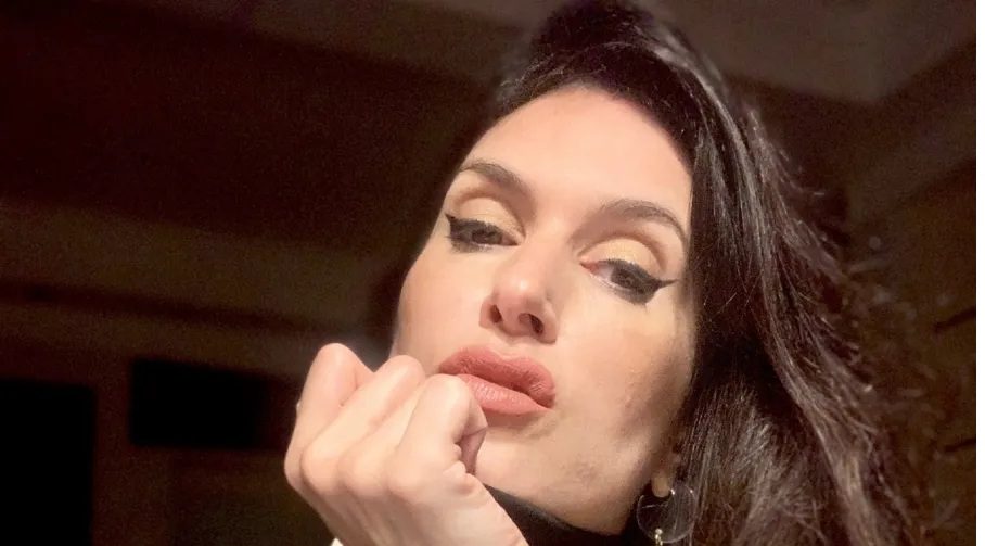 Sabine caiu do prédio e polícia investiga se ela foi induzida a pular