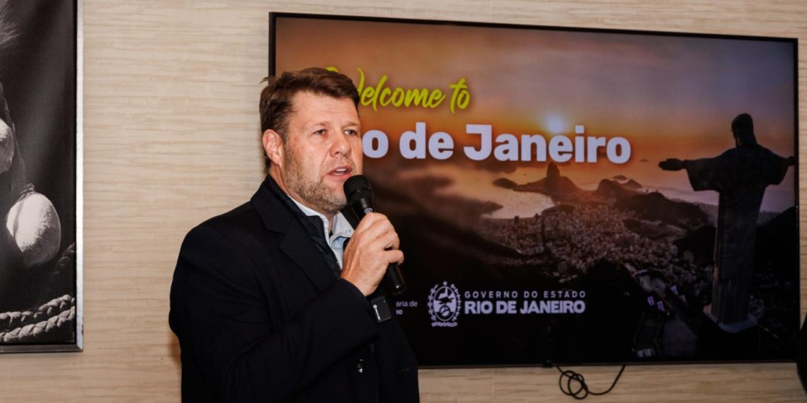 Gustavo Tutuca, ex-secretário estadual de Turismo, terá de apresentar defesa ao TCE-RJ sobre o patrocínio de R$ 4,99 milhões destinado ao evento religioso “Família ao Pé da Cruz”. A Corte apontou indícios de irregularidades na contratação e deu prazo de 15 dias para manifestação.