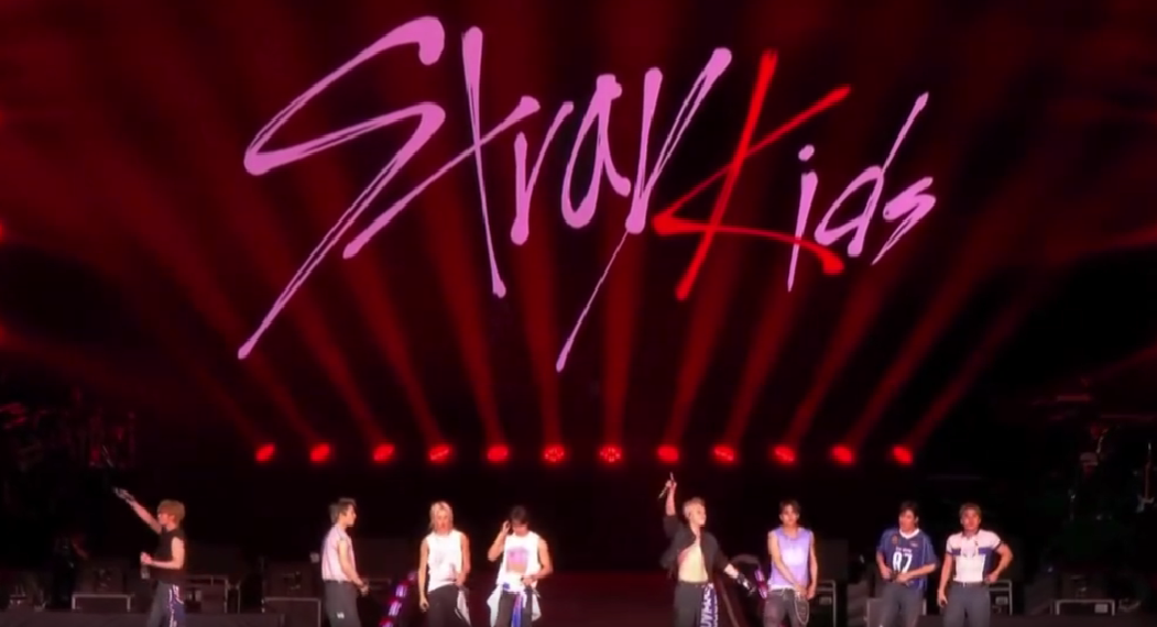 show do Stray Kids no dia do k-pop do rock in rio, em dia sem chuva supostamente por atuação do cacique cobra coral