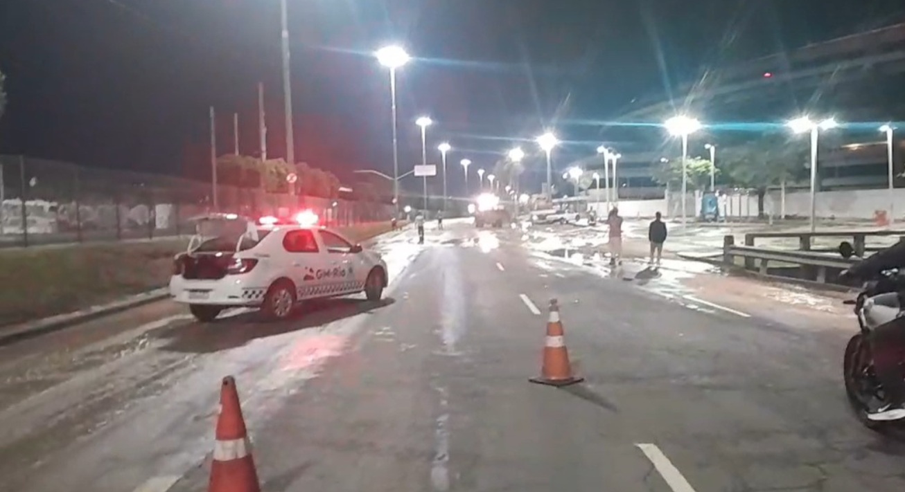Vazamento em rede de distribuição de água no Maracanã afeta 19 bairros do Rio 50 vazamento