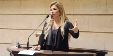 Justiça determina prisão definitiva da ex-vereadora do Rio Verônica Costa, a 'Mãe Loira' do funk, condenada por torturar ex-marido 10 Justiça determina prisão definitiva da ex-vereadora do Rio Verônica Costa, a ‘Mãe Loira’ do funk, condenada por torturar ex-marido