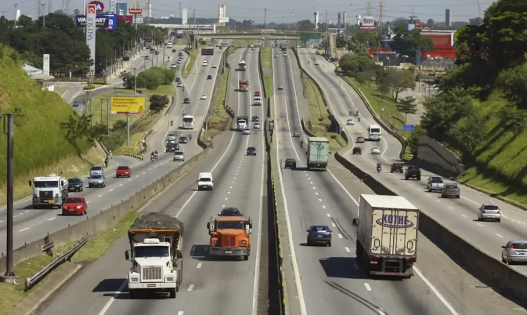 Mudanças na Via Dutra: faixa de acesso entre pista expressa e marginal, em Nova Iguaçu, será fechada a partir desta terça (22)