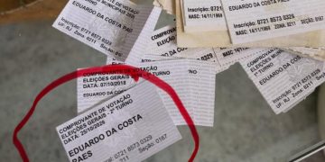 ‘Agora foi! Fuiiiii’: Paes publica comprovantes de votação e anuncia férias nas redes