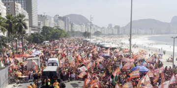 Apoiadores de Lula fazem ato em Copacabana às vésperas da eleição; presidente deve participar