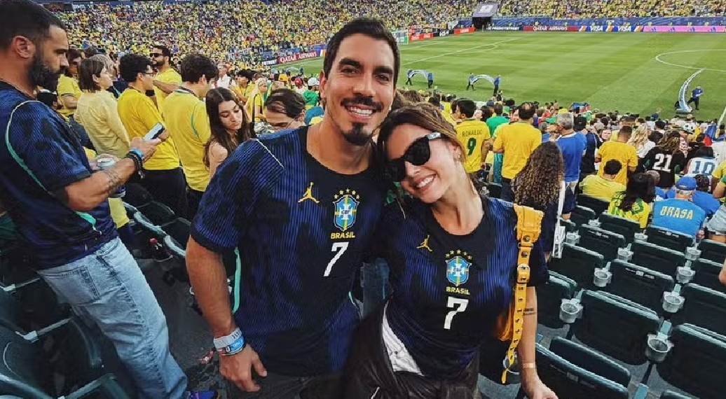 Giovanna e Gabriel: a atriz estava esperando sua vez de votar quando viu a tragédia acontecer na seção eleitoral. Foto: Reprodução