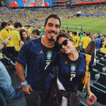 Giovanna Lancellotti diz que presenciou morte de eleitor na Barra: 'foi do meu lado, horrível' 3 Giovanna e Gabriel: a atriz estava esperando sua vez de votar quando viu a tragédia acontecer na seção eleitoral. Foto: Reprodução