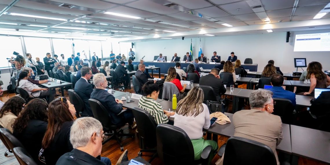 Comissão de Orçamento em audiência pública na alerj
