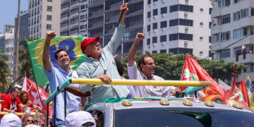 Cavaliere define vitória de Lula na capital como ‘maior virada do Brasil’ e diz que ‘população inconformada’ com eleição para governador do Rio foi um dos motivos para mudança 1 Cavaliere define vitória de Lula na capital como ‘maior virada do Brasil’ e diz que ‘população inconformada’ com eleição para governador do Rio foi um dos motivos para mudança