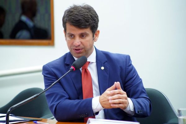 Bye bye neutralidade: PP já volta a acenar para Douglas Ruas e Dr. Luizinho coloca bancada eleita pelo partido para a Alerj à disposição