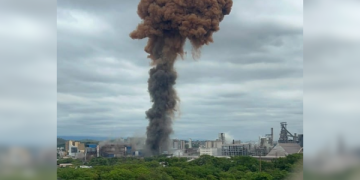 Explosão em siderúrgica em Volta Redonda lança coluna de fumaça no ar e assusta moradores; ninguém ficou ferido
