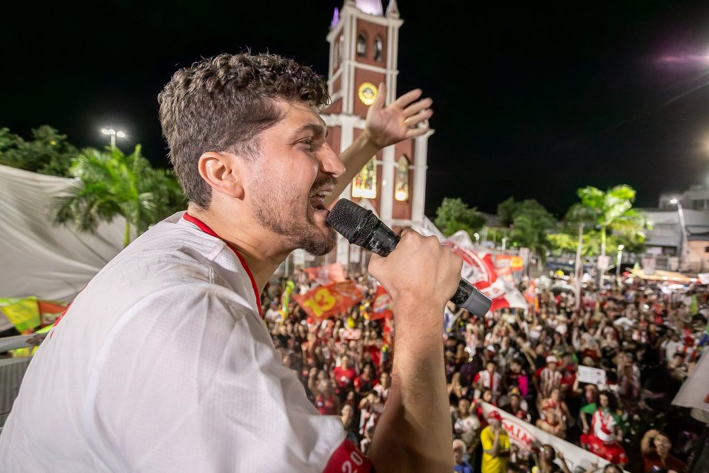 A ‘Coluna Siri’: vereador do PSOL cruza a Zona Oeste, reduto bolsonarista, em campanha pela reeleição de Lula