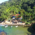 Ilha em Angra disputada por Richarlison e grupo de Flávio Bolsonaro: empresário pediu para erguer resort horas após decreto de Castro flexibilizar regras ambientais 18 Ilha em Angra dos Reis