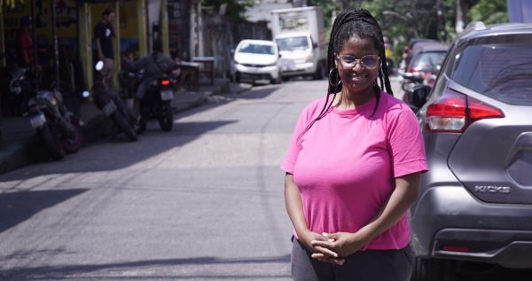 Água mais regular muda rotina nas áreas altas do Vidigal, no Rio 53 “Hoje em dia a gente já pode lavar roupa, usar a máquina, o dia que a gentequiser”, celebra Luanda