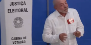 Candidato à reeleição, Lula também vota nesta manhã, em São Bernardo do Campo (SP), e agradece apoio dos eleitores: ‘nunca vi nada igual’