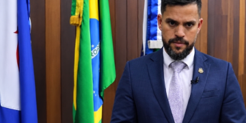 Mais de R$ 17 milhões em despesas e imóvel de R$ 1 milhão: denúncia contra vice-prefeito de Cabo Frio chega ao MPRJ 1 Miguel Alencar, vice-prefeito de Cabo Frio: denúncia formalizada ao Ministério Público aponta gastos de R$ 17,4 milhões no período em que foi presidente da Câmara de Vereadores