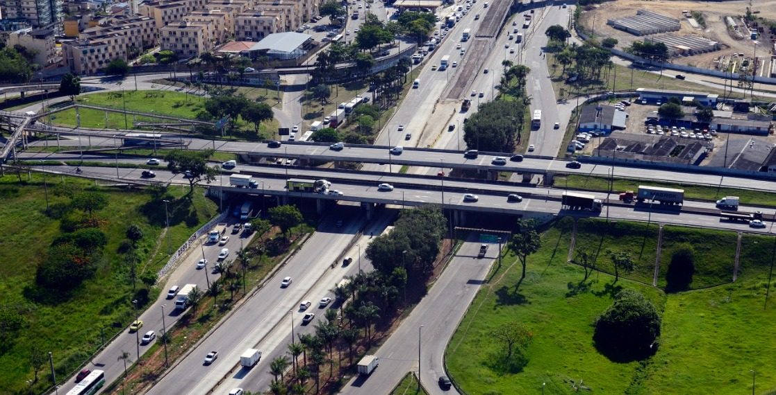 Trevo das Margaridas, no trecho de encontro entre a Avenida Brasil e a Via Dutra