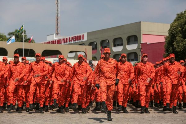 Corpo de Bombeiros abre processo seletivo para 192 vagas temporárias; salário pode chegar a R$ 12 mil