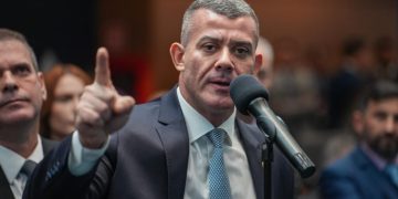 O deputado estadual Alan Lopes, autor da representação que levou o TCE-RJ a suspender a contratação do novo sistema estadual de bilhetagem sem licitação. Foto: Divulgação/Alerj.