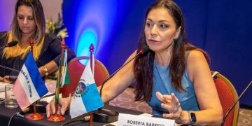 A ex-secretária estadual de Educação, Roberta Barreto, foi alvo de mandados de busca e apreensão
