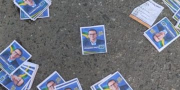 Foto de Paes, número do PL: panfletos falsos aparecem em torno de seções de Nova Iguaçu; PSD recorre à Justiça Eleitoral 1 Panfletos falsos em Nova Iguaçu: coligação de Eduardo Paes recorre à Justiça Eleitoral