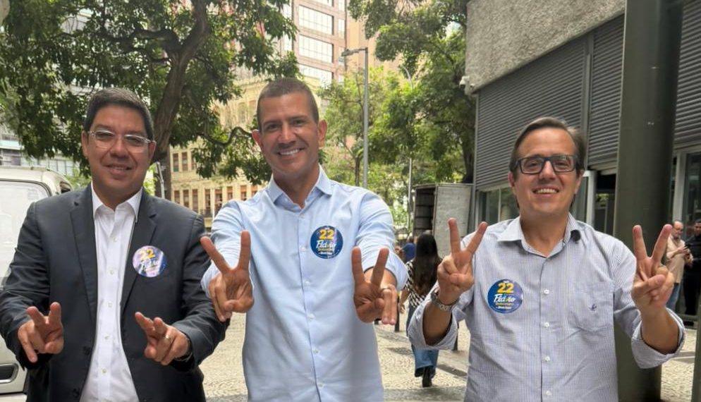 Altineu Côrtes, Douglas Ruas e Bruno Bonetti: só material de campanha de Flávio Bolsonaro