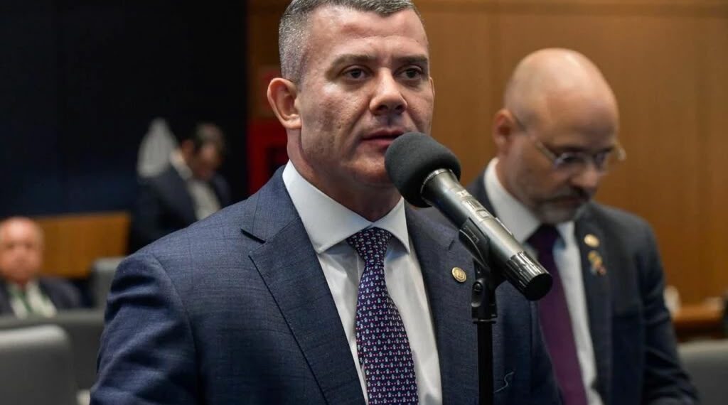 O deputado Alan Lopes, do PL, cobra explicações do governo sobre o repasse de quase meio bilhões ao TJRJ