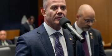 O deputado Alan Lopes, do PL, cobra explicações do governo sobre o repasse de quase meio bilhões ao TJRJ