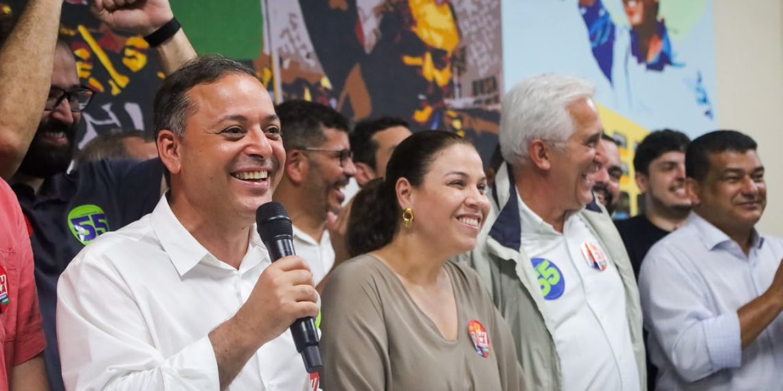 Prefeito de Niterói, Rodrigo Neves reúne lideranças de diferentes partidos para mobilização em prol de Lula e Paes no segundo turno das eleições