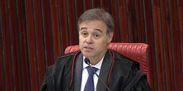 Placar marca 3 a 0 pelo fim da eleição no primeiro turno: ministro André Mendonça acompanha relator e vota pela anulação dos votos de Garotinho