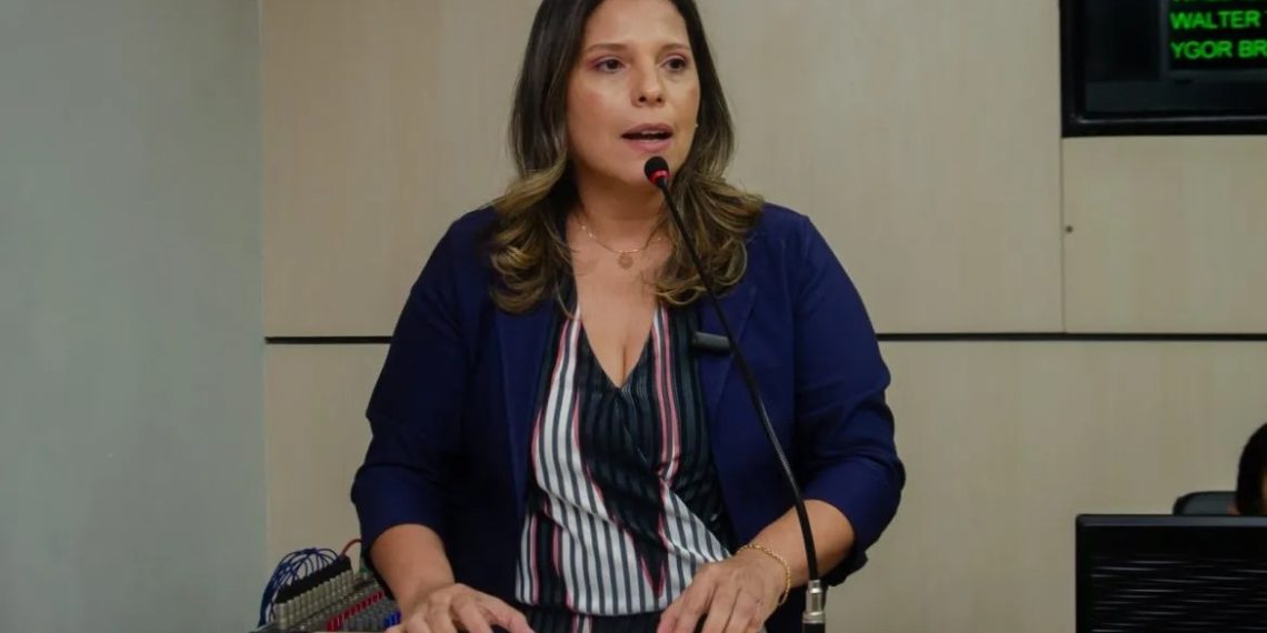 Justiça nega recurso e libera Câmara de Japeri a seguir processo de cassação da prefeita; vereadores analisam o caso neste sábado (10) 51 Fernanda Ontiveros (PT) prefeita de Japeri