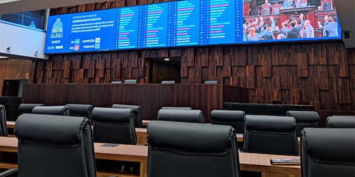 Plenário da Alerj: depois das urnas, as atenções estão voltadas para o painel eletrônico e para a divisão de forças na casa da Carioca