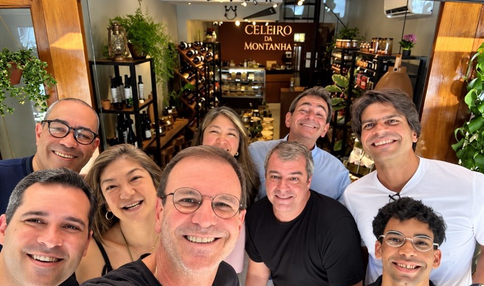 Paes e Pedro Paulo convocam reunião para reorganizar o PSD e colocar o partido de volta na campanha de Lula 51 Selfie de Eduardo Paes e amigos na Serra