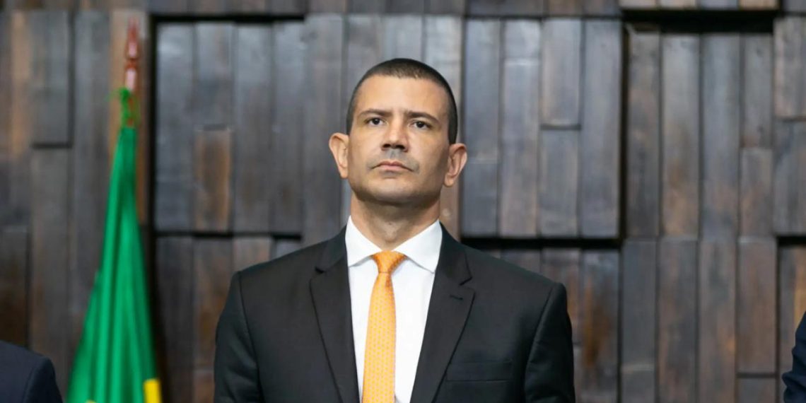 Douglas Ruas foi convidado a começar logo a transição, e até a assumir logo o governo do estado