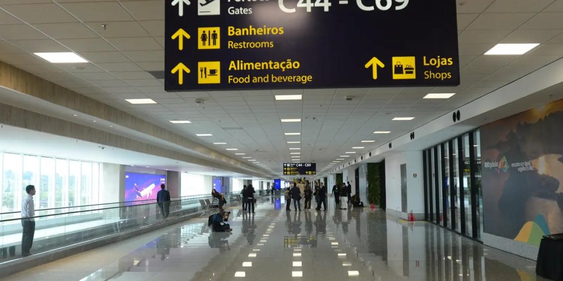 Guanabara Tour: Casa Civil questiona, mas liberta diárias de 550 euros para comitiva de dois integrantes da cúpula da Defesa Civil em Israel 51 O Aeroporto do Galeão continua sendo uma saída para servidores estaduais, apesar da política de contenção de gastos