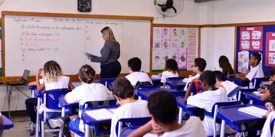 As comemorações pelo Dia do Professor e o Dia do Servidor Público foram oficializadas pela Prefeitura do Rio