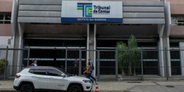 Diante do alerta do deputado Luiz Paulo, TCE-RJ proíbe resgates que já drenaram R$ 81 milhões do Fundo de Privatização e manda notificar Cláudio Castro 19 TCE-RJ barrou o esquema de resgate antecipado de cotas do Fundo de Privatização do Estado que já levou mais de R$ 80 milhões do Fundo de Privatização