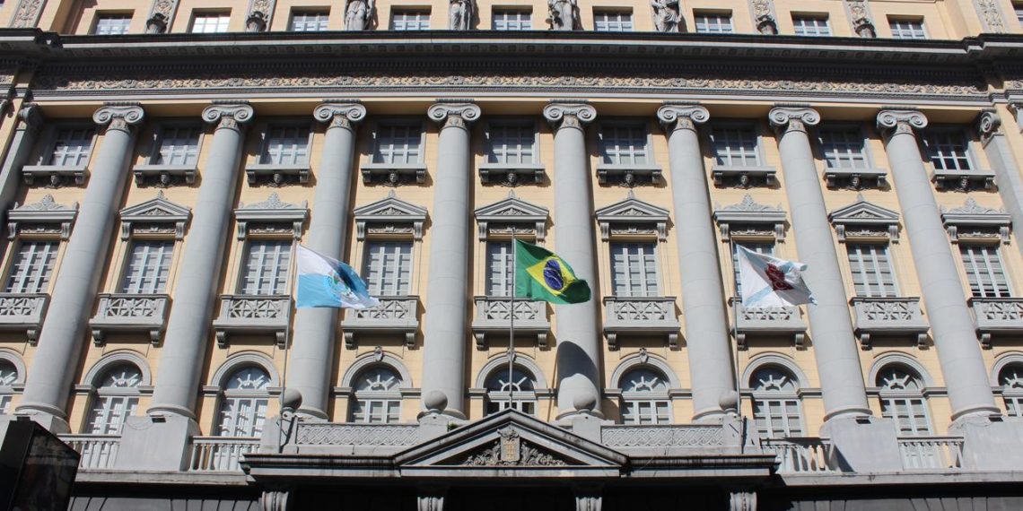 A volta dos grandes patrocínios da Cedae? Estatal fecha contrato de R$ 750 mil para projeto cultural em parceria com o TJRJ 51 O Museu da Justiça vai exibir a exposição que recebeu o patrocínio de R$ 700 mil da Cedae