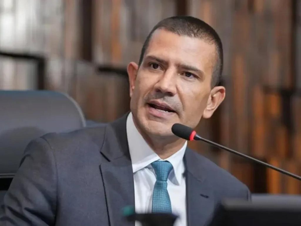 Expectativas do futuro governo Douglas Ruas: um corte de 30% no número de secretarias, o fim dos feudos e muitos deputados na fila