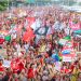 Chico Buarque, Caetano Veloso, Marina Sena e outros artistas dão o tom da campanha de Lula em Copacabana e na Candelária 69 Uma multidão lotou a Praia de Copacabana, em ato pela reeleição do presidente Lula