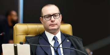 Zanin determina que TSE se manifeste, em cinco dias, sobre decisão que garantiu eleição de Douglas Ruas; ministro é relator de recurso do PSD, que pede 2° turno 1 Cristiano Zanin