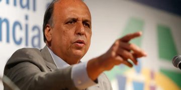 TCE-RJ cobra R$ 346 milhões de Pezão, de ex-presidente do Rioprevidência e do Banco do Brasil por operação com royalties do petróleo 19 O ex-governador Pezão, o ex-presidente do Rioprevidência Gustavo Barbosa e o Banco do Brasil Securities LLC serão citados pelo TCE-RJ e deverão apresentar defesa