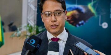 No mesmo dia em que a Faetec volta a Quintino, presidente da fundação pede para sair do governo Ricardo Couto; ele ficou menos de três meses no cargo 19 Eduardo Chow de Martino Tostes: o presidente da Faetec pede exoneração no mesmo dia em que a fundação volta para Quintino