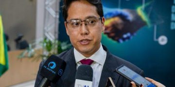 O fim da parceria no público, mas não no privado: ex-presidente da Faetec e dois integrantes da cúpula da fundação são sócios de empresa em São Paulo 19 Eduardo Chow de Martino Tostes, o ex-presidente da Faetec, é sócio de dois diretores (entre eles, o que assumiu interinamente o comando da fundação)