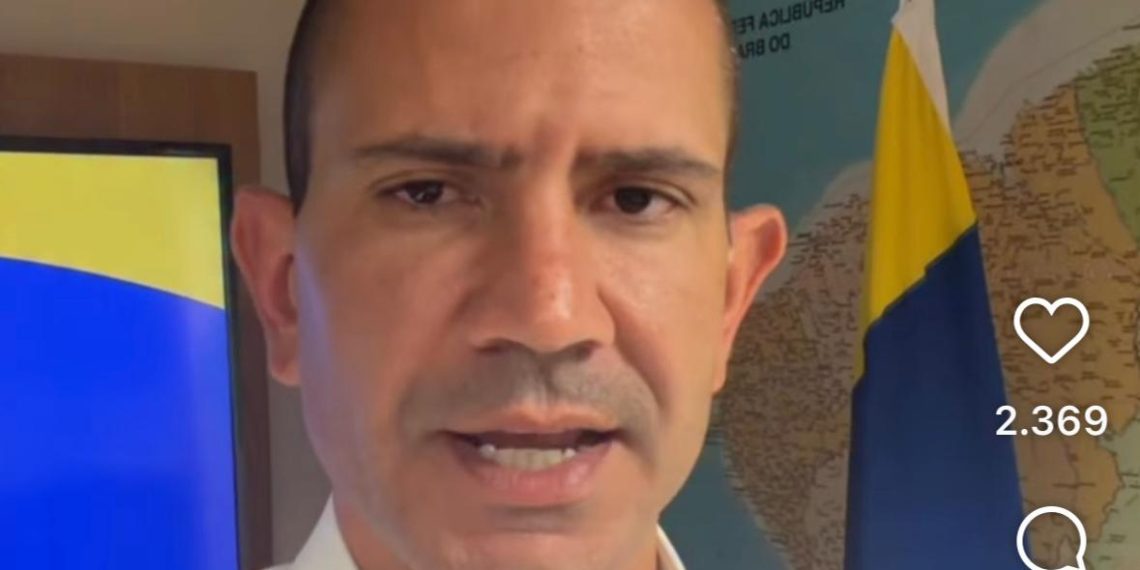 Douglas Ruas divulga um vídeo para as redes sociais, reconhecendo a derrota de Flávio Bolsonaro